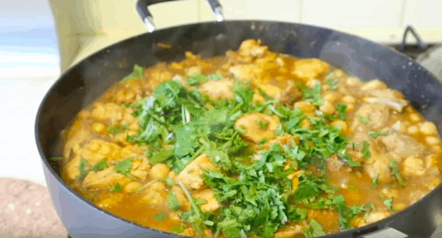 Chicken And Chickpea Curry Pakistani
